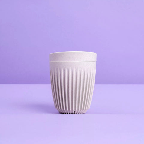 Nachhaltiger Huskee Cup Coffee-to-go Becher aus recycelten Kaffeeschalen mit ergonomischem Design