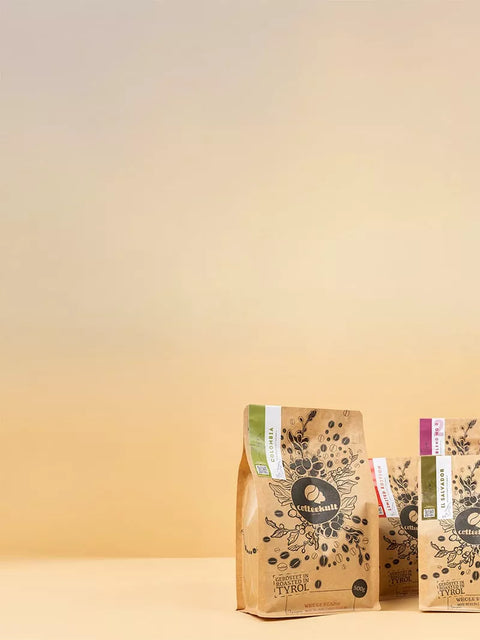 Verschiedene, ausgezeichnete Kaffeesorten in Verpackung von coffeekult