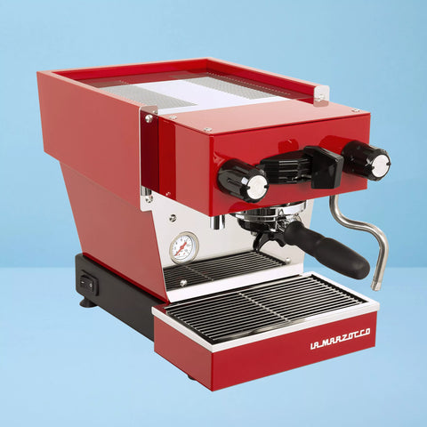 La Marzocco Linea Profi-Espressomaschine aus Edelstahl, ideal für Baristas und Kaffeeliebhaber, elegante und hochwertige Siebträgermaschine in rot